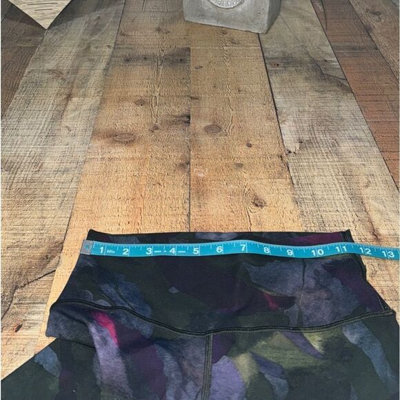 Lululemon Wunder Under Hi-Rise Tight Full-On Luxtreme 28"
Aura Dark Chrome Multi - Picture 4 of 13